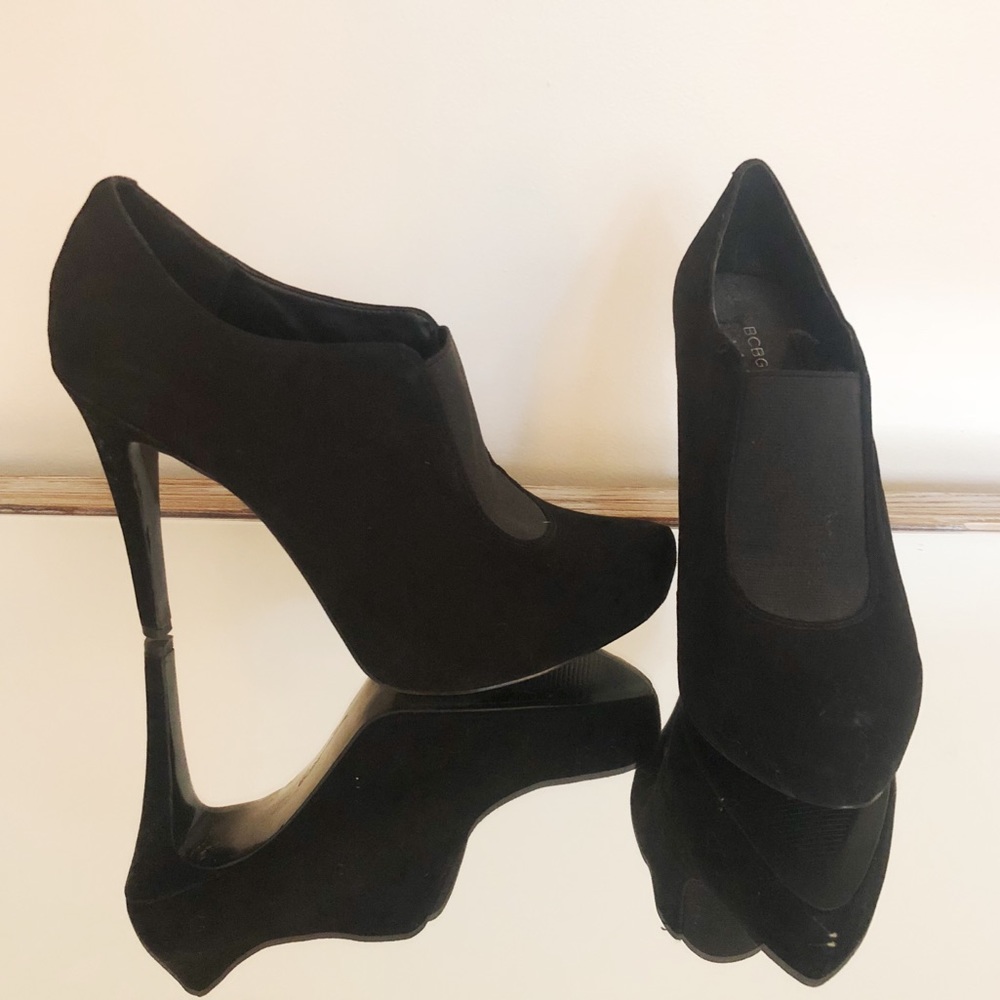 BCBG BOOTIES